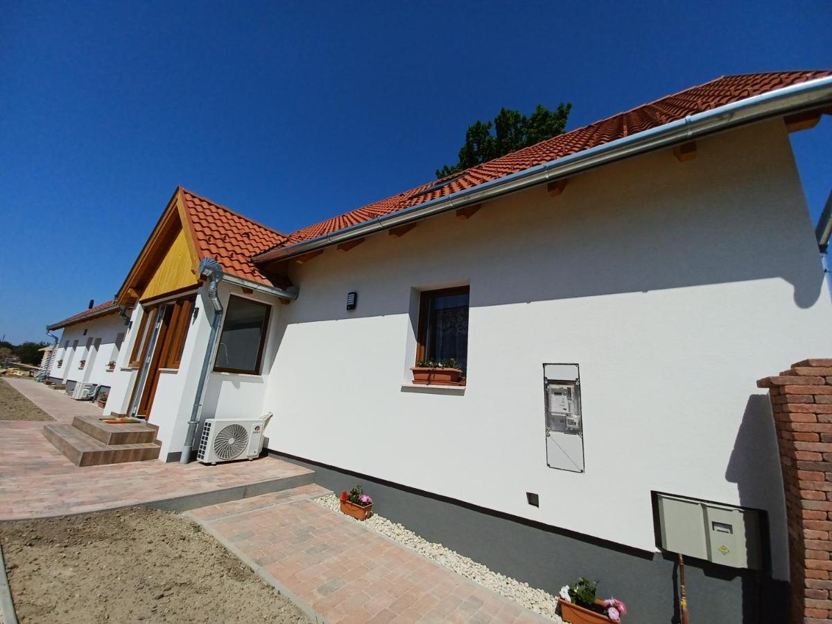 Fazekas Vendégház Balatonkeresztúr Exterior foto