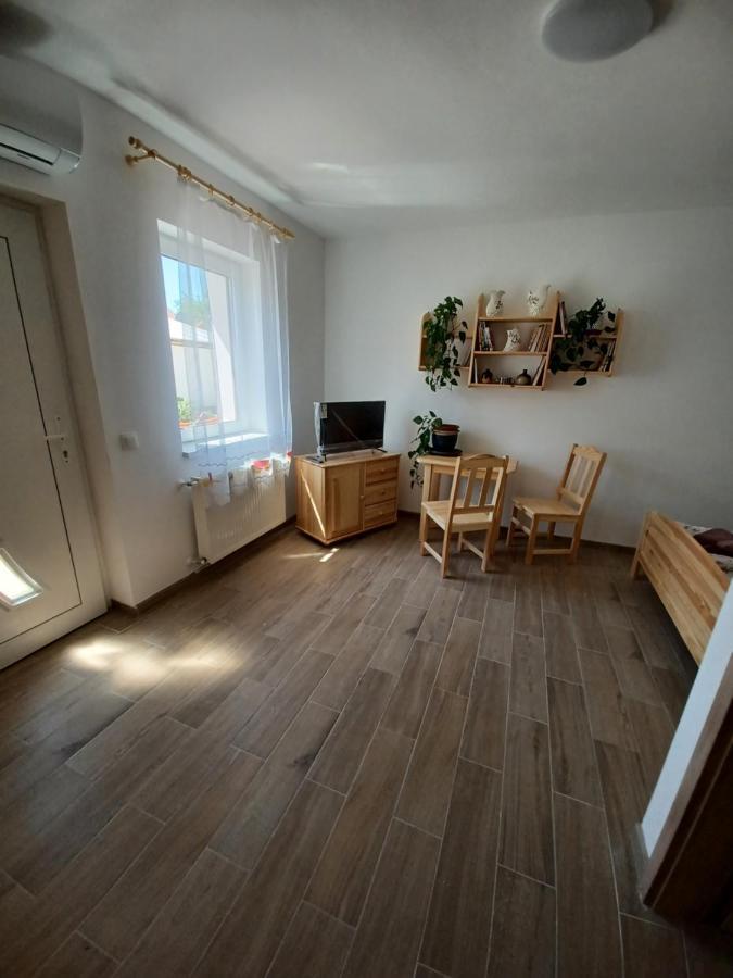 Fazekas Vendégház Balatonkeresztúr Exterior foto