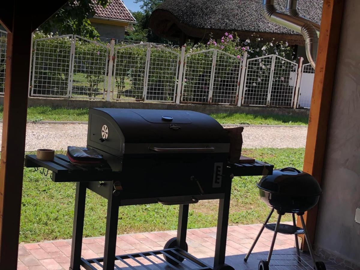 Fazekas Vendégház Balatonkeresztúr Exterior foto
