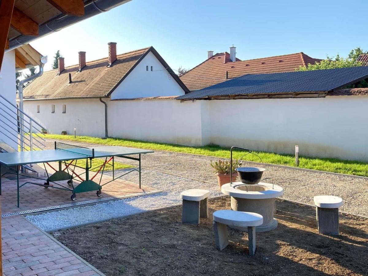 Fazekas Vendégház Balatonkeresztúr Exterior foto